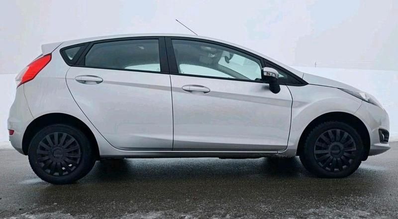 Gebraucht Ford Fiesta 101 PS (74 kW) 2016 Silber Kleinwagen