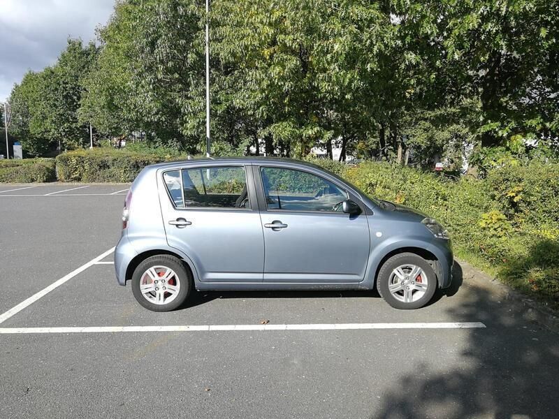 Grau Gebraucht 2009 Daihatsu Sirion Kleinwagen | 2.500 € (Fairer Preis) - Bild 1/4