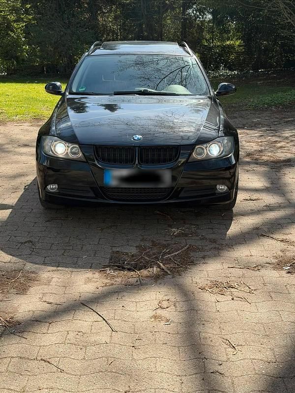 Gebraucht BMW 320 177 PS (130 kW) 2008 Schwarz Kombi
