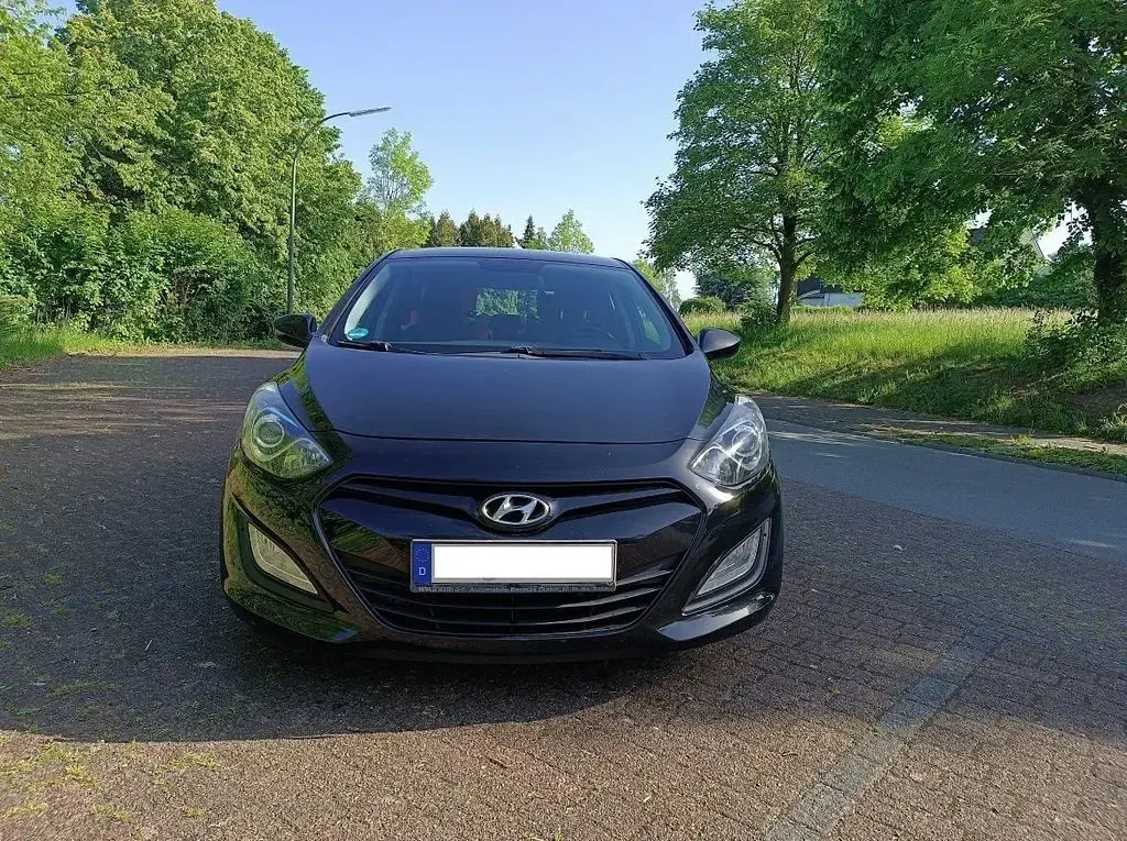 Gebraucht Hyundai i30 90 PS (66 kW) 2013 Schwarz Limousine