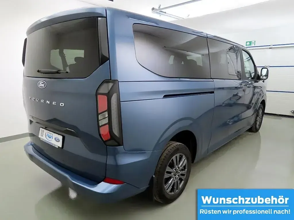 Gebraucht Ford Tourneo Custom Titanium 2024 Chromablau metallic Van