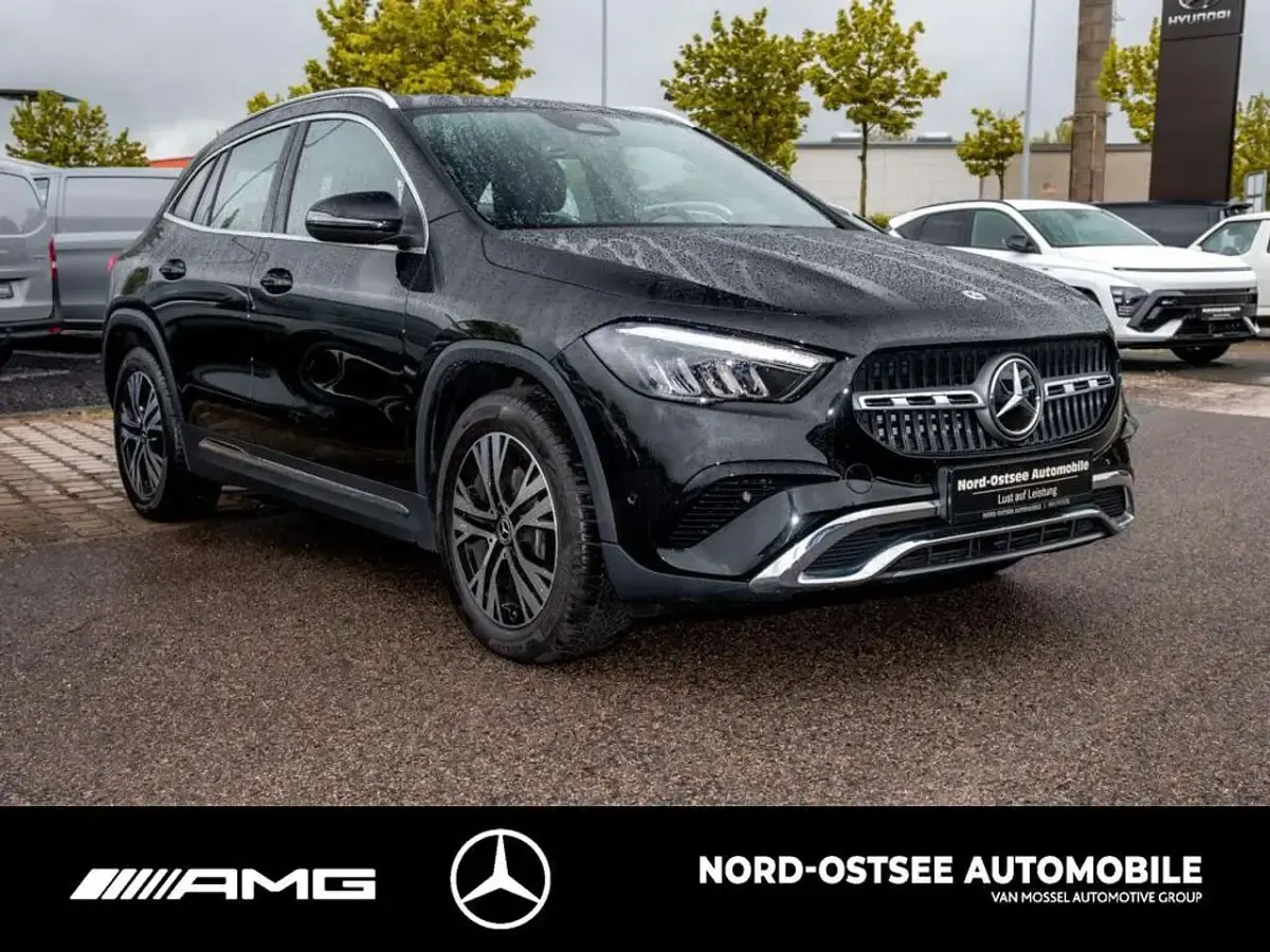 Gebraucht Mercedes GLA200 Progressive 150 PS (110 kW) 2025 Kosmosschwarz metallic SUV