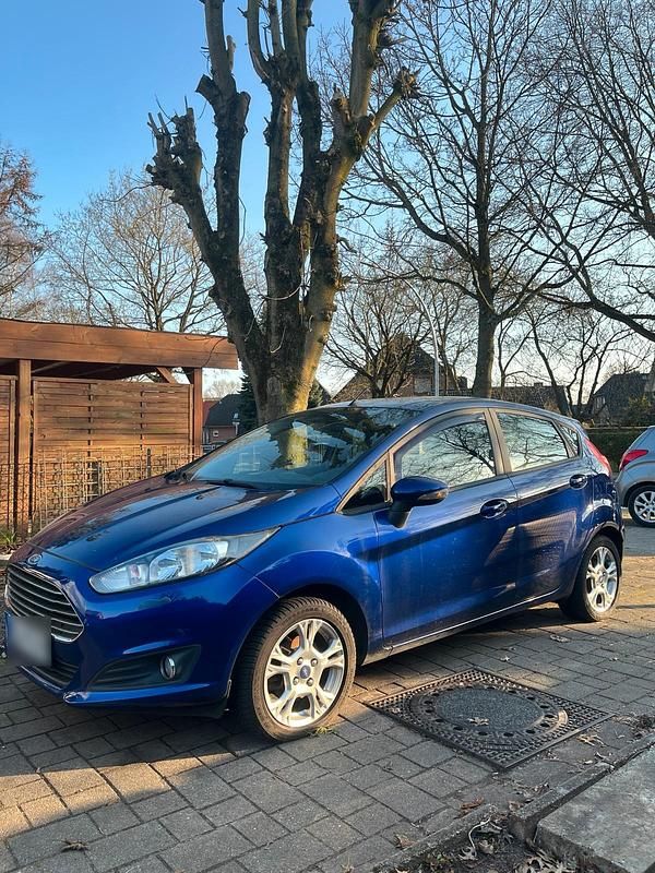 Gebraucht Ford Fiesta 80 PS (58 kW) 2014 Blau Kleinwagen