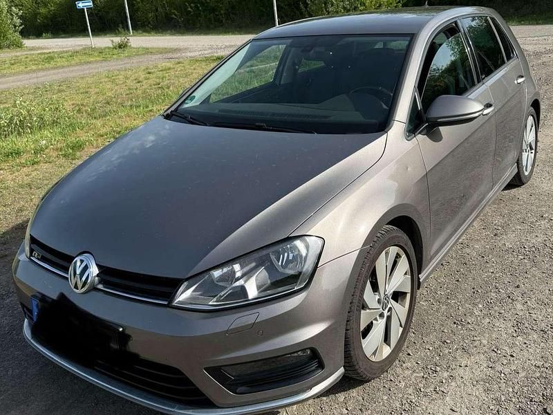 Grau Gebraucht 2017 VW Golf VII Executive Limousine | 17.600 € (Etwas zu teuer) - Bild 1/4