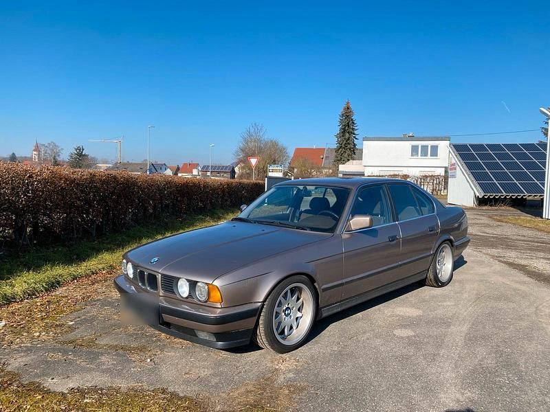 Gebraucht BMW 525 170 PS (125 kW) 1989 Silber Limousine