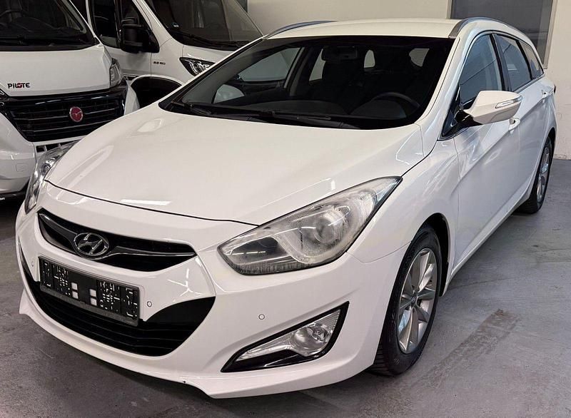 Weiß Gebraucht 2012 Hyundai i40 Comfort Kombi | 4.999 € (Guter Preis) - Bild 1/4