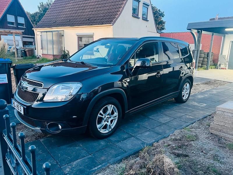 Schwarz Gebraucht 2012 Chevrolet Orlando Van / Kleinbus | 6.299 € (Fairer Preis) - Bild 1/4