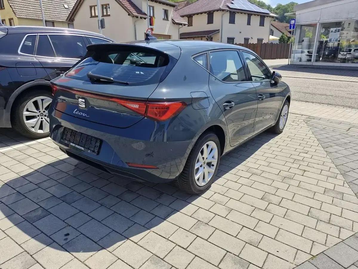 Gebraucht Seat Leon Style 150 PS (110 kW) 2026 Fjordblau Kleinwagen