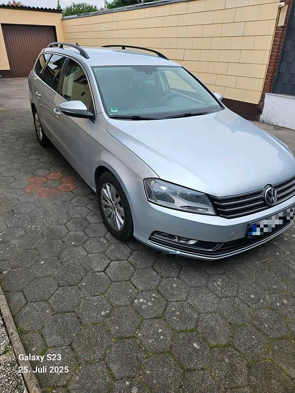 Silber Gebraucht 2012 VW Passat Kombi | 7.800 € (Fairer Preis) - Bild 1/4