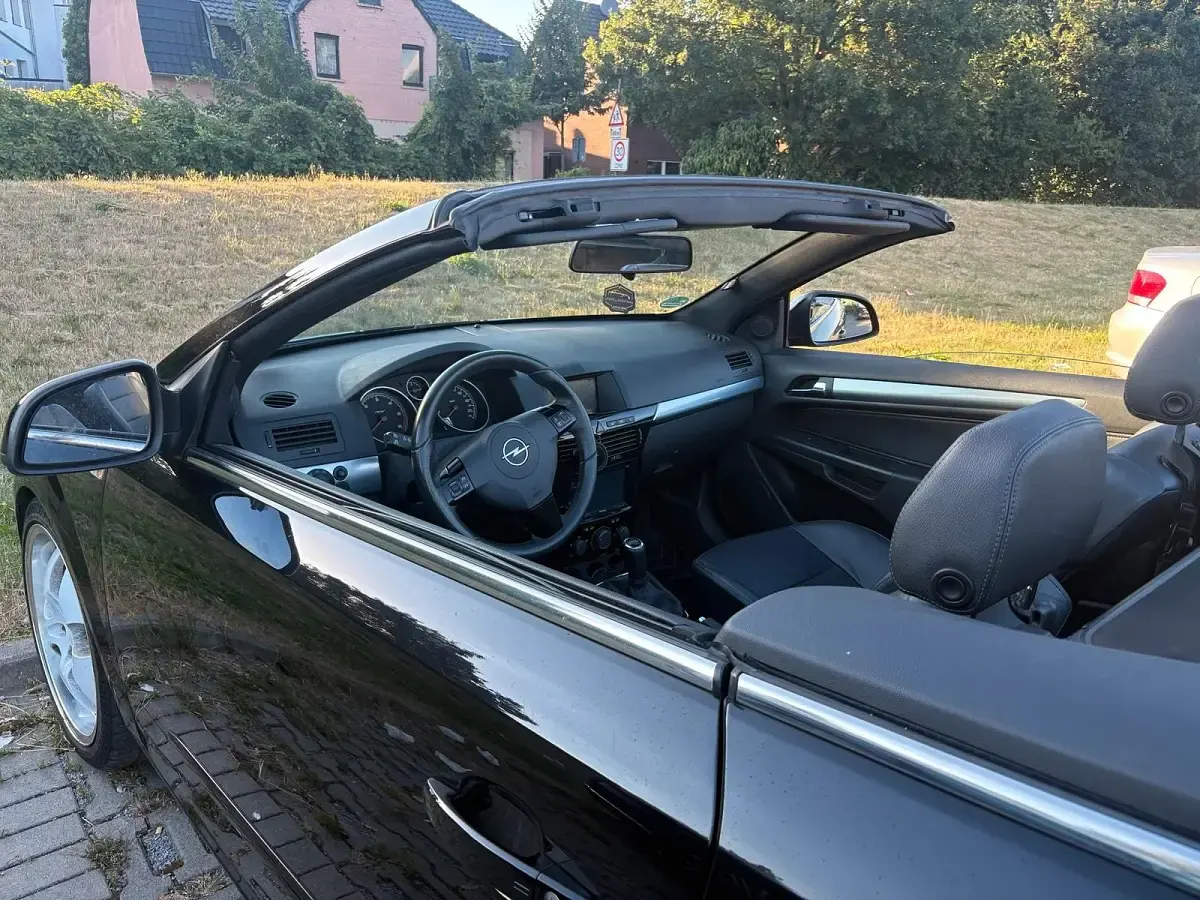 Gebraucht Opel Astra 150 PS (110 kW) 2010 Schwarz Cabrio