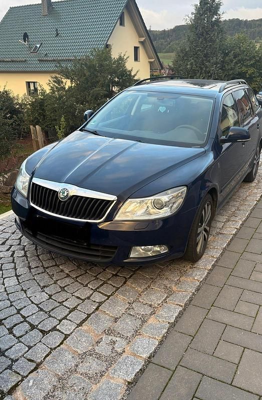 Gebraucht Skoda Octavia 105 PS (77 kW) 2012 Blau Kombi