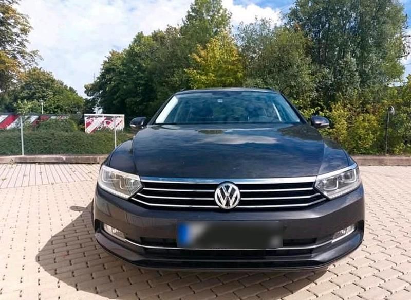 Gebraucht VW Passat 120 PS (88 kW) 2018 Grau Kombi