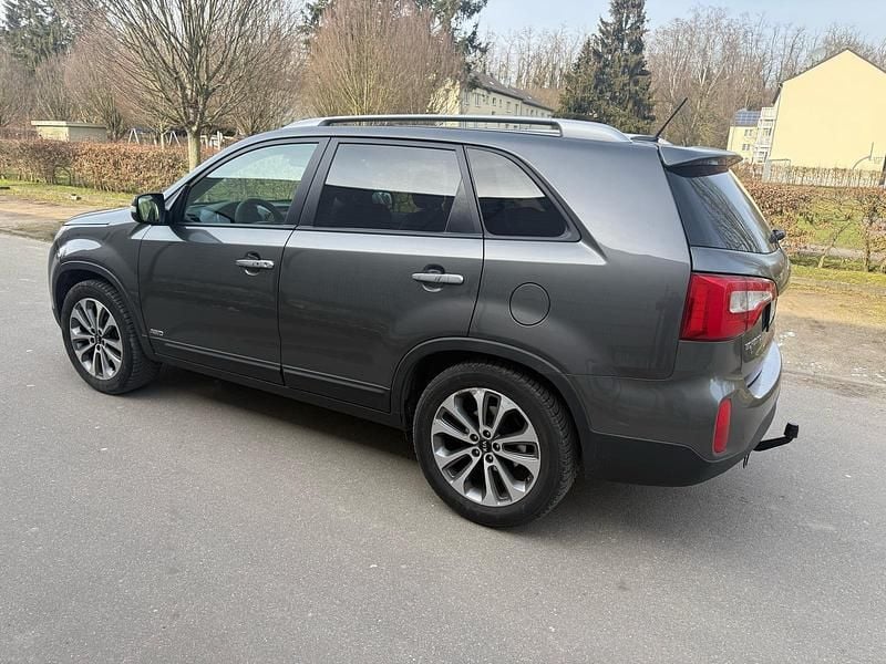 Grau Gebraucht 2015 Kia Sorento 2 SUV | 9.999 € (Superpreis) - Bild 1/4