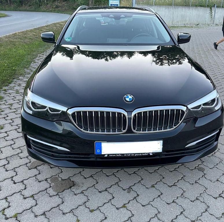 Schwarz Gebraucht 2019 BMW 520 Performance Kombi | 20.000 € (Superpreis) - Bild 1/4