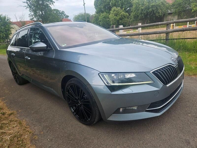 Grau Gebraucht 2017 Skoda Superb Business Line Kombi | 12.450 € (Fairer Preis) - Bild 1/4