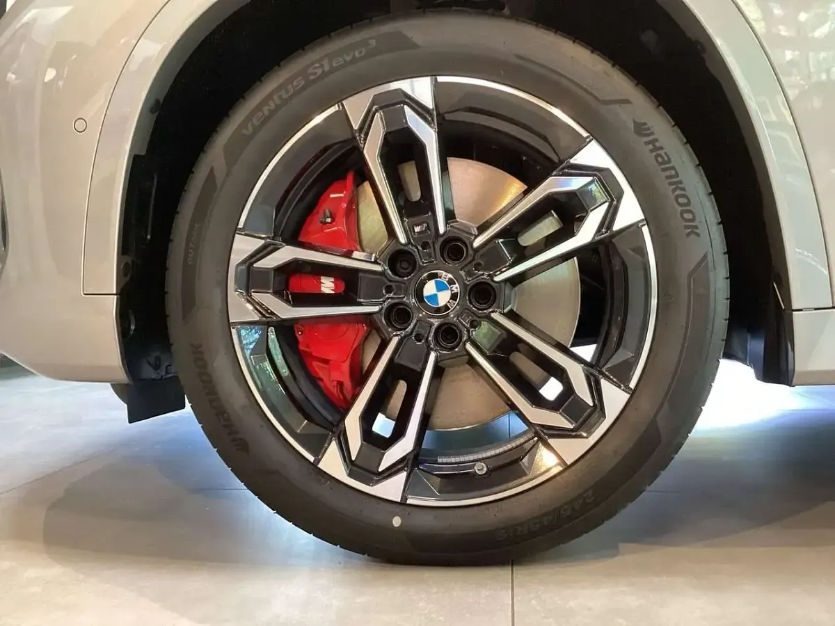 Neu BMW X1 M Sport 156 PS (114 kW) 2026 Silber SUV
