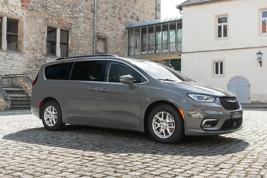 Gebraucht Chrysler Pacifica Touring 264 PS (194 kW) 2022 Grau Van