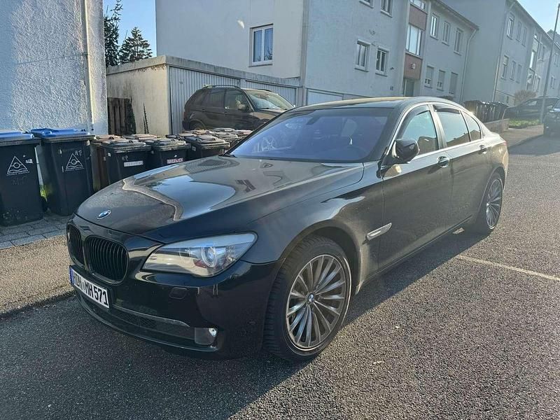 Schwarz Gebraucht 2010 BMW 740 Limousine | 11.500 € (Fairer Preis) - Bild 1/4