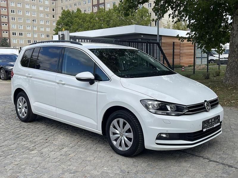 Gebraucht VW Touran 116 PS (85 kW) 2019 Weiß Van / Kleinbus