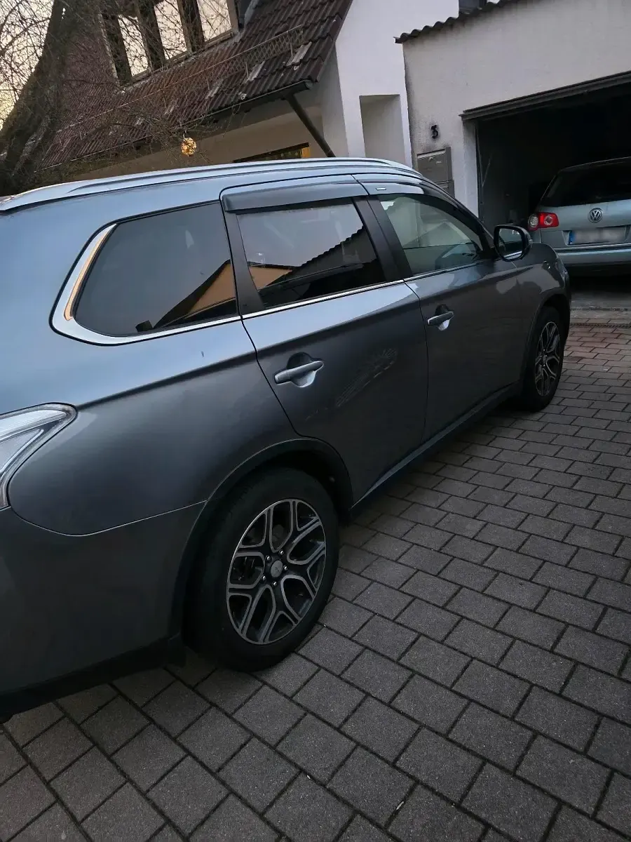Gebraucht Mitsubishi Outlander 150 PS (110 kW) 2015 Grün SUV