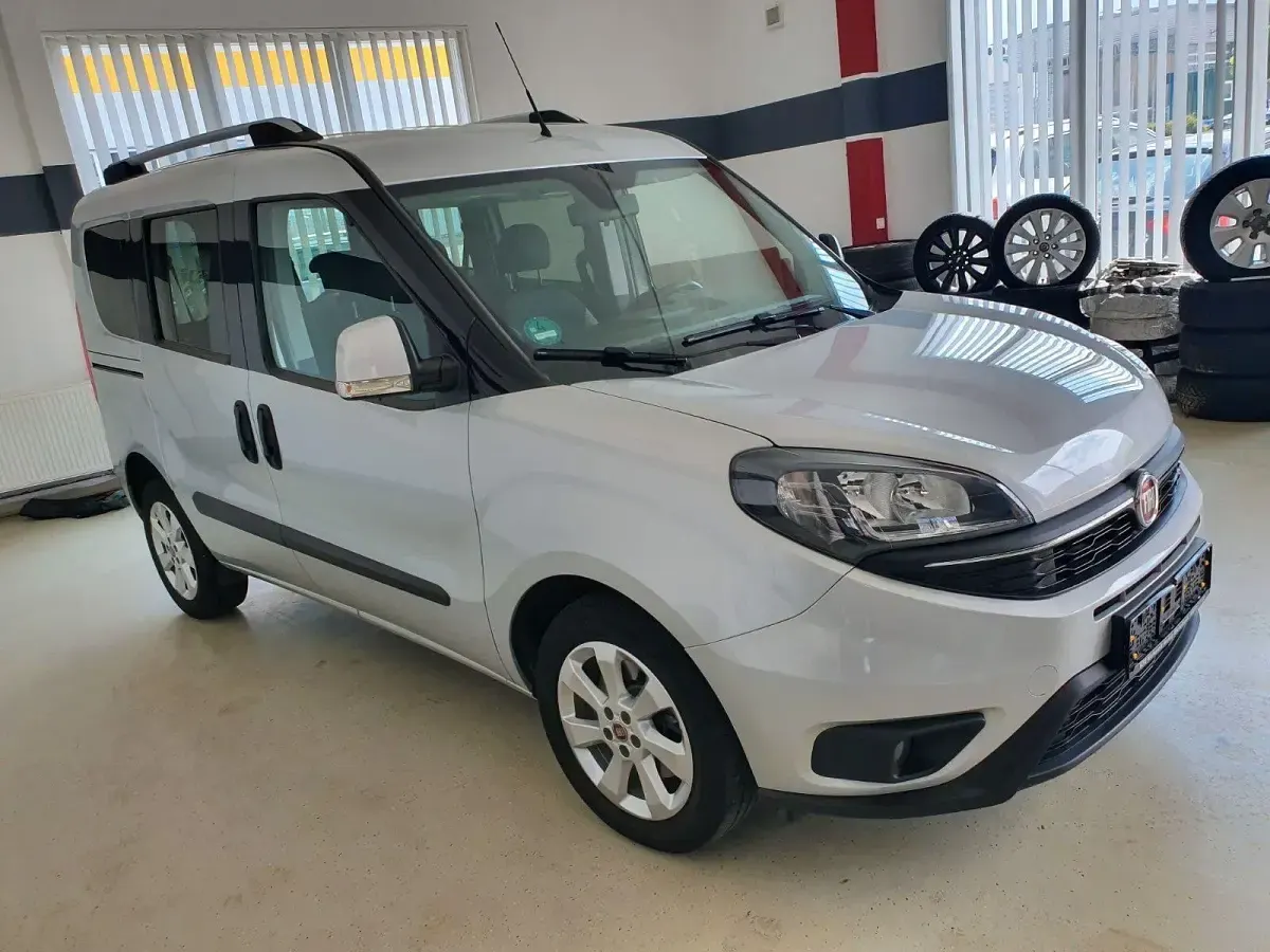Gebraucht Fiat Doblò Lounge 120 PS (88 kW) 2021 Grau Van / Kleinbus