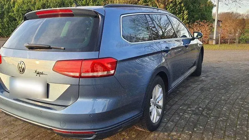 Gebraucht VW Passat Comfortline 150 PS (110 kW) 2015 Blau Kombi