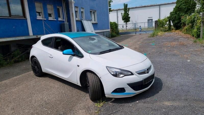 Weiß Gebraucht 2013 Opel Astra GTC Coupé | 2.490 € (Superpreis) - Bild 1/4