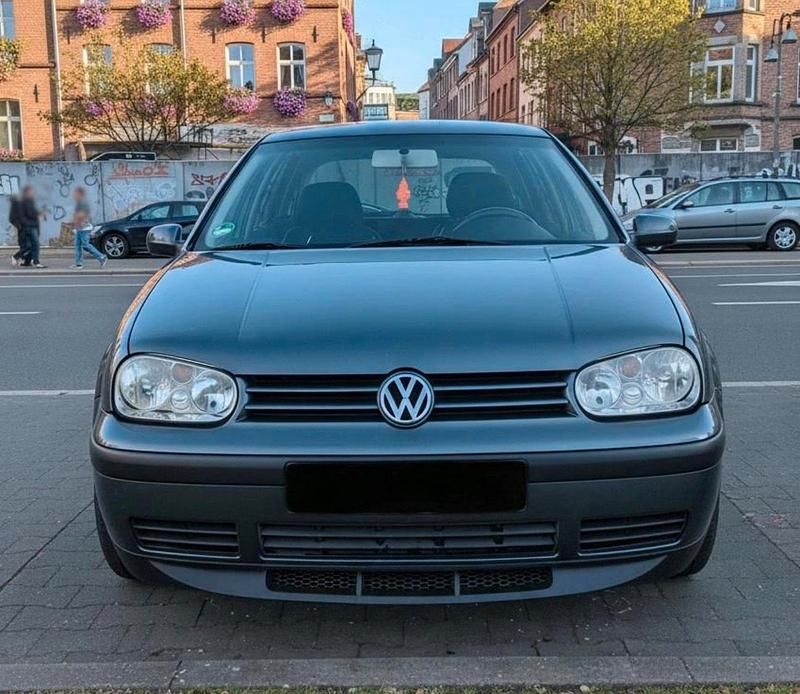 Grau Gebraucht 2002 VW Golf Limousine | 3.500 € (Teuer) - Bild 1/4