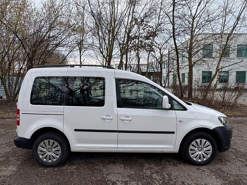 Gebraucht VW Caddy Trendline 102 PS (75 kW) 2013 Weiß Van / Kleinbus