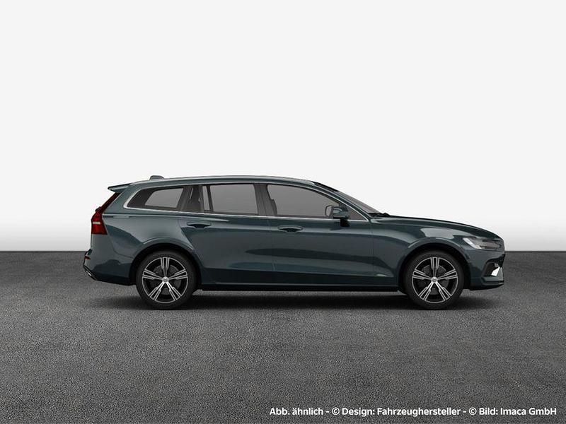 Gebraucht Volvo V60 Plus 197 PS (144 kW) 2025 Forest lake metallic Kombi