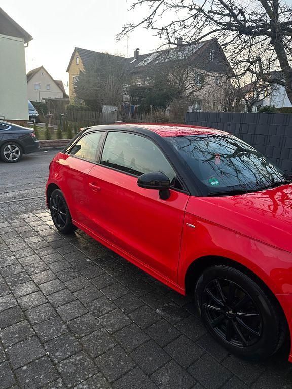 Gebraucht Audi A1 Attraction 122 PS (89 kW) 2014 Rot Kleinwagen