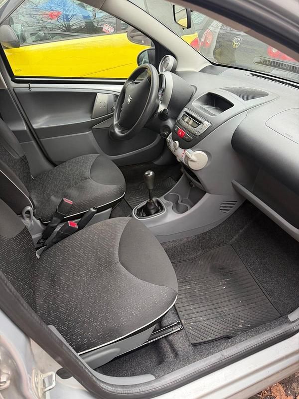 Gebraucht Peugeot 107 Filou 68 PS (50 kW) 2011 Silber Kleinwagen