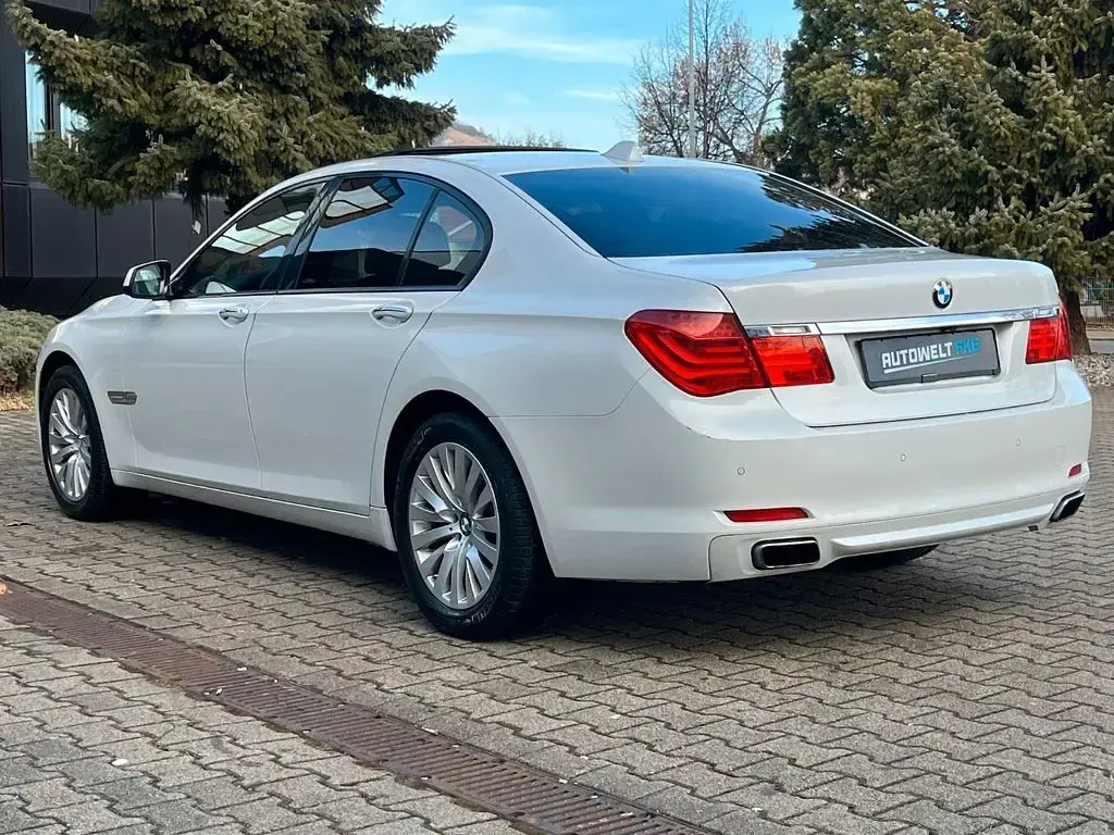 Gebraucht BMW 740 Shadowline 306 PS (225 kW) 2011 Weiß Limousine
