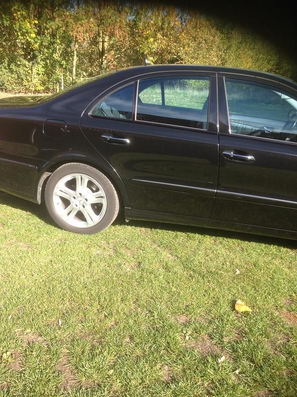 Gebraucht Mercedes E280 Avantgarde 190 PS (139 kW) 2006 Schwarz Limousine