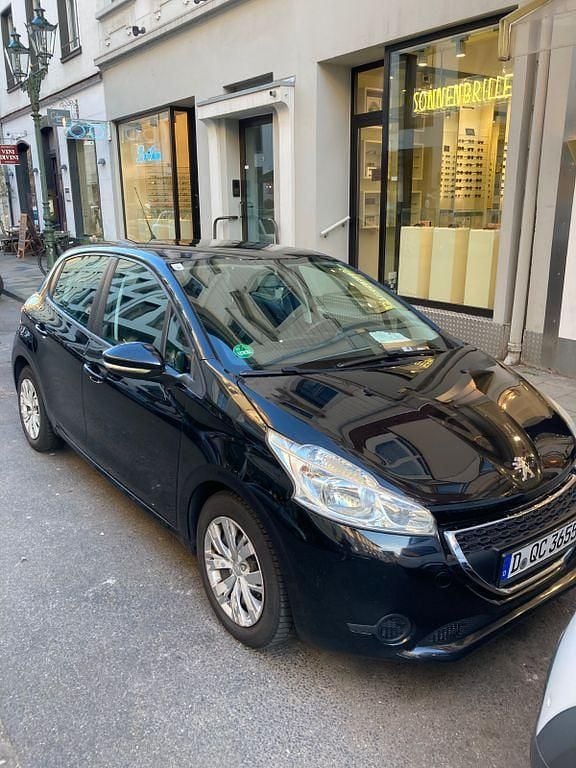 Gebraucht Peugeot 208 Active 82 PS (60 kW) 2014 Schwarz Kleinwagen