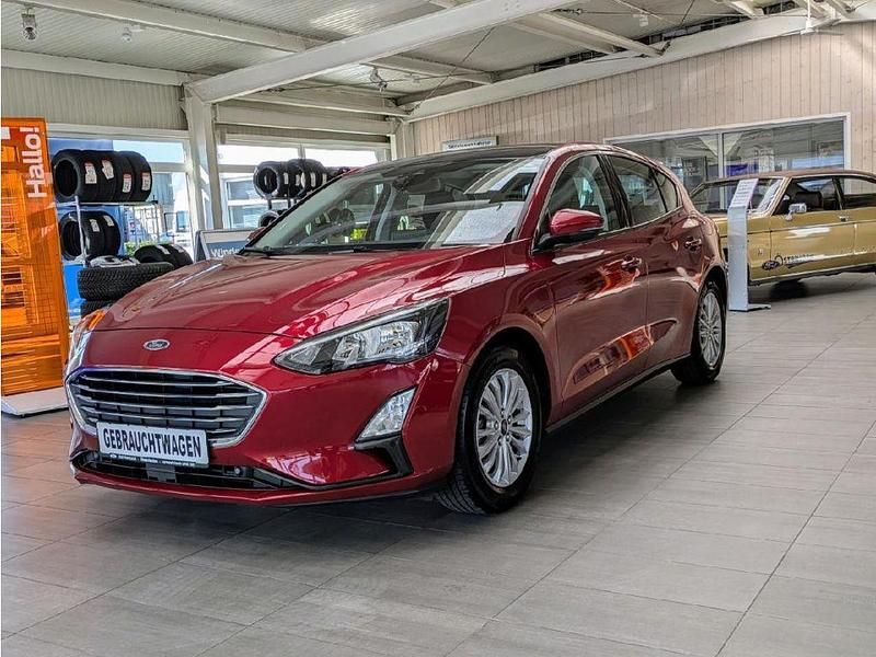 Rubyrotmetallic (metallic) Gebraucht 2019 Ford Focus Limousine | 16.990 € (Etwas zu teuer) - Bild 1/4