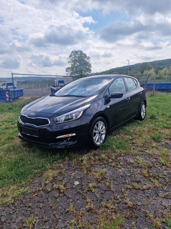 Schwarz Gebraucht 2017 Kia Ceed Limousine | 7.300 € (Guter Preis) - Bild 1/4
