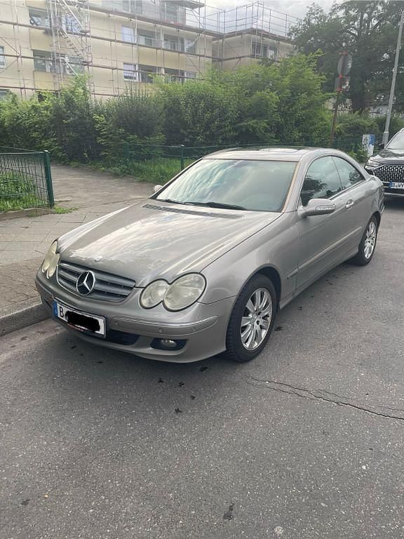 Grau Gebraucht 2007 Mercedes CLK200 Elegance Coupé | 7.799 € (Fairer Preis) - Bild 1/4