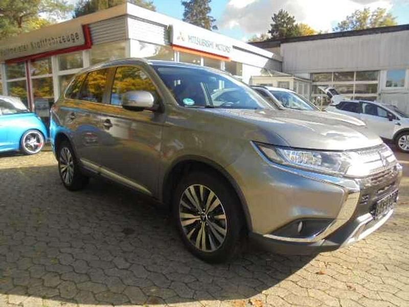 Gebraucht Mitsubishi Outlander Active 150 PS (110 kW) 2019 Platinumgrau SUV