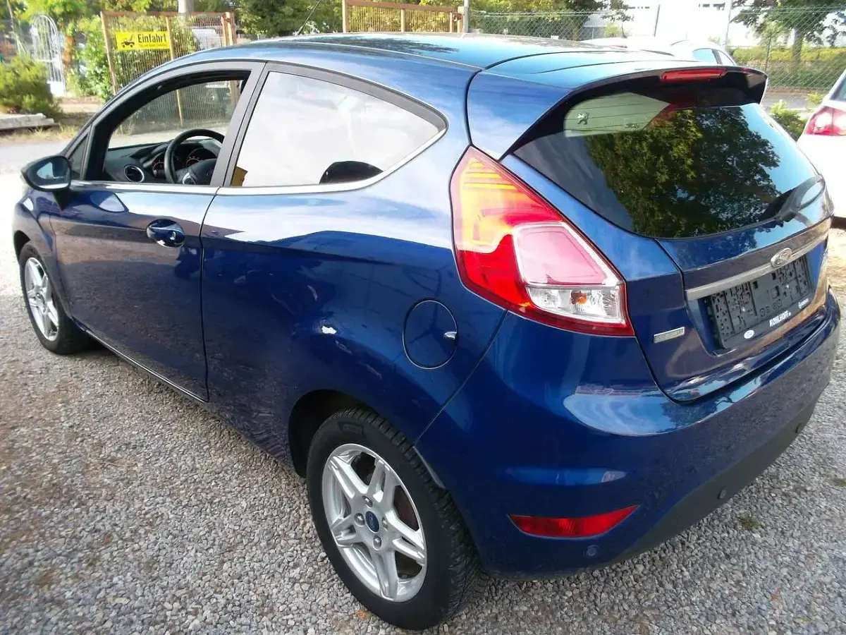 Gebraucht Ford Fiesta 125 PS (91 kW) 2015 Blau Kleinwagen