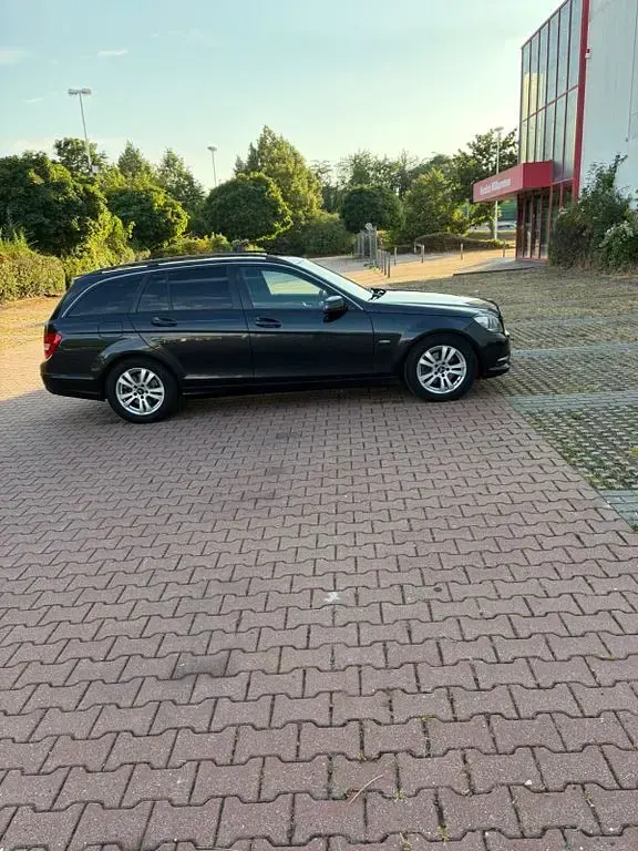 Gebraucht Mercedes C250 204 PS (150 kW) 2011 Schwarz Limousine