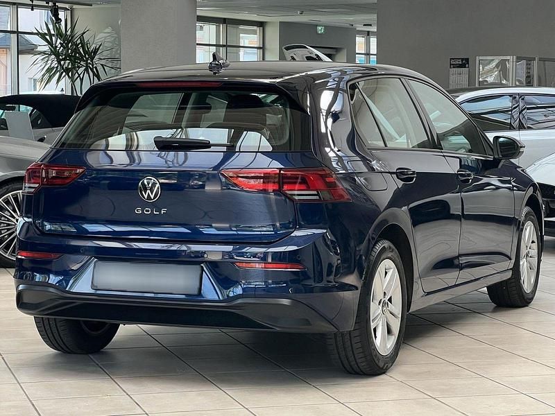 Gebraucht VW Golf VIII 131 PS (96 kW) 2020 Blau metallic