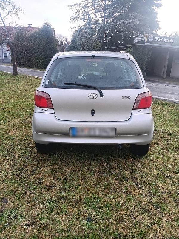 Gebraucht Toyota Yaris 87 PS (63 kW) 2002 Silber Kleinwagen