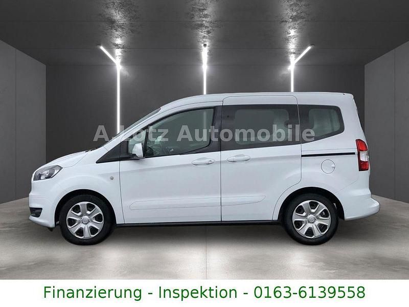 Gebraucht Ford Tourneo Courier Trend 101 PS (74 kW) 2018 Weiß Van / Kleinbus