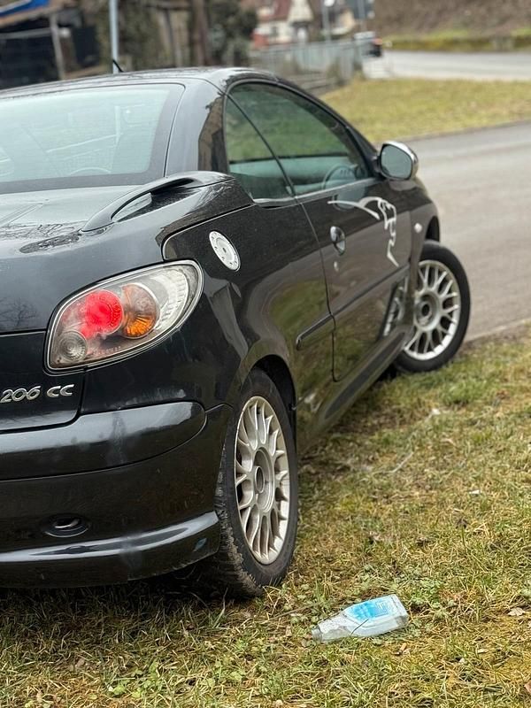 Gebraucht Peugeot 206 CC 109 PS (80 kW) 2006 Schwarz Cabrio