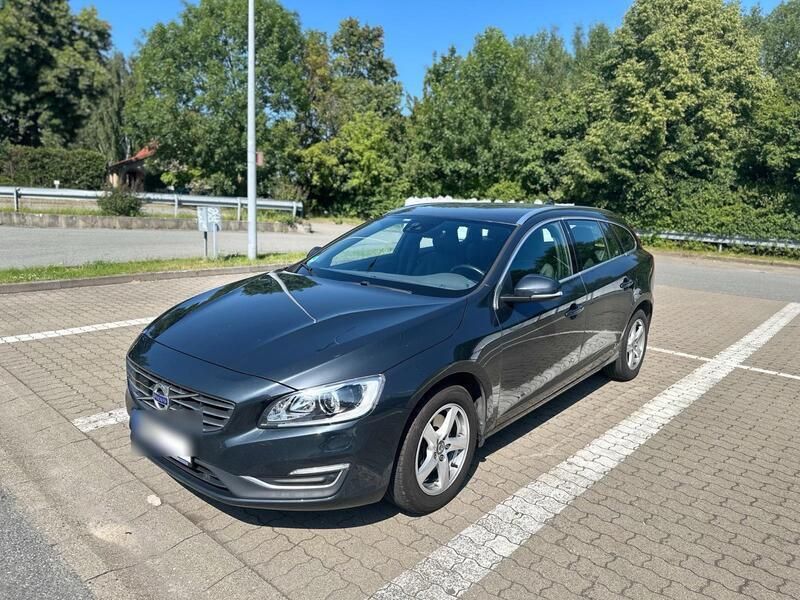 Andere außenfarben Gebraucht 2018 Volvo V60 Momentum Kombi | 14.900 € (Superpreis) - Bild 1/4