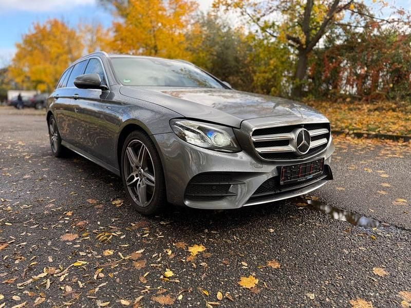 Grau Gebraucht 2019 Mercedes E400 Kombi | 27.000 € (Fairer Preis) - Bild 1/4