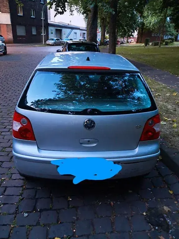 Gebraucht VW Polo Highline 64 PS (47 kW) 2003 Silber Limousine