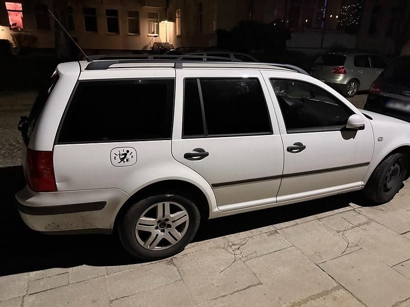 Gebraucht VW Golf IV 2001 Weiß Kombi