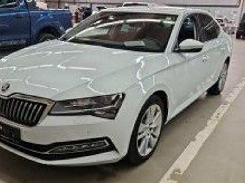 Weiß Gebraucht 2020 Skoda Superb Style Limousine | 24.999 € (Teuer) - Bild 1/4
